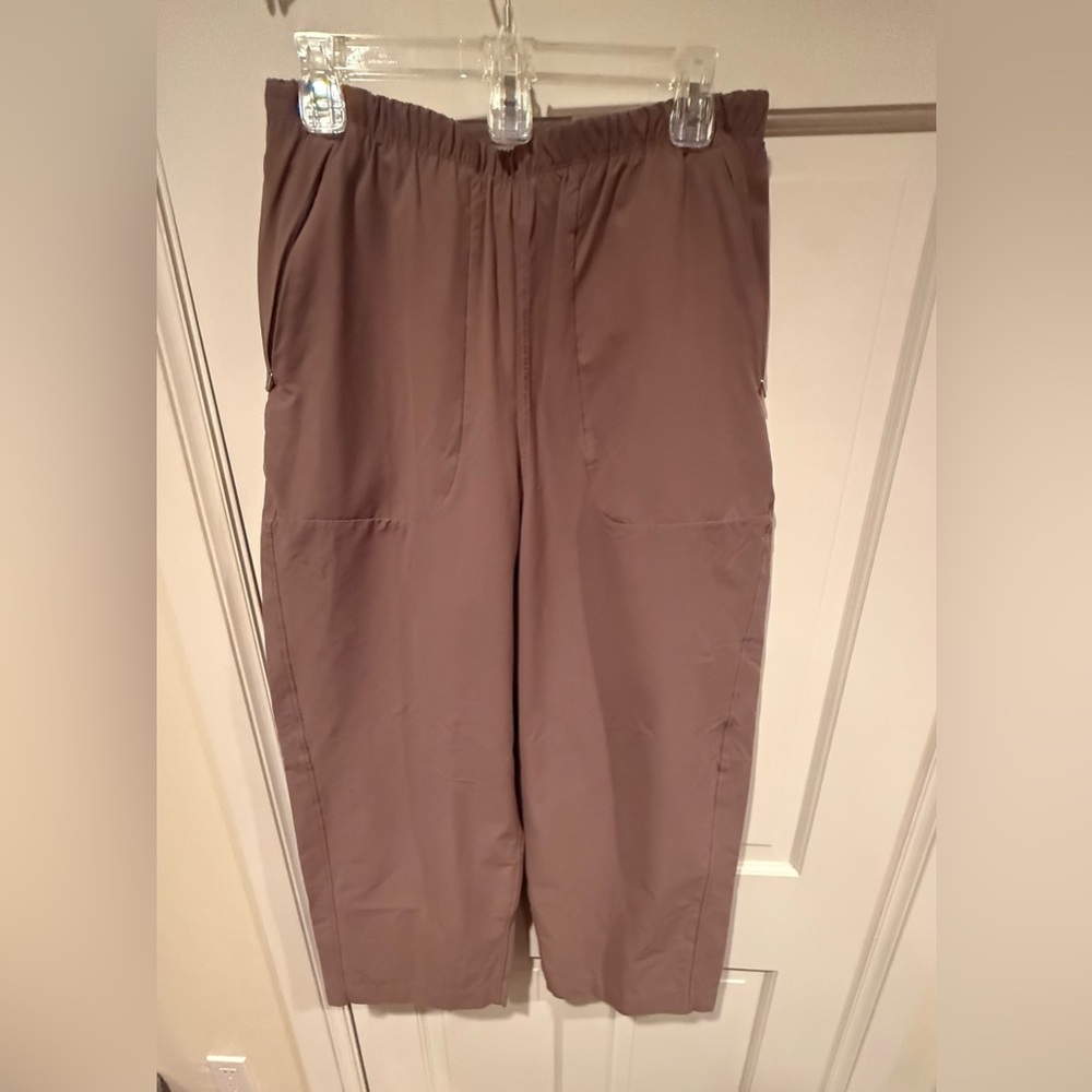 lululemon athletica Women's Cropped Pants in Taupe
